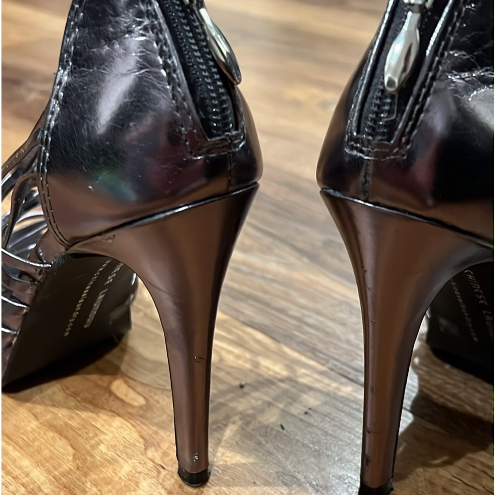 Chinese Laundry Womens Stilettos With Metallic Zipper (Size 6M) - Picture 5 of 12